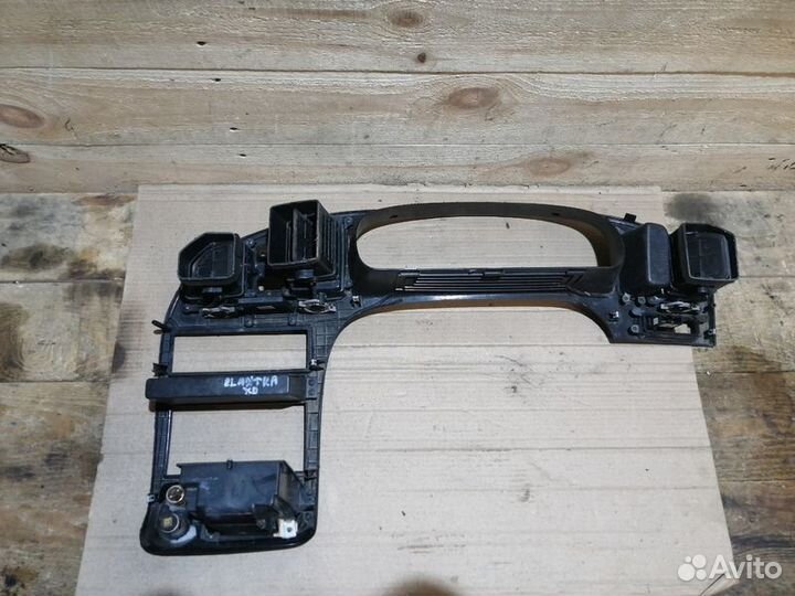 Рамка центральная в торпедо Hyundai Elantra xd