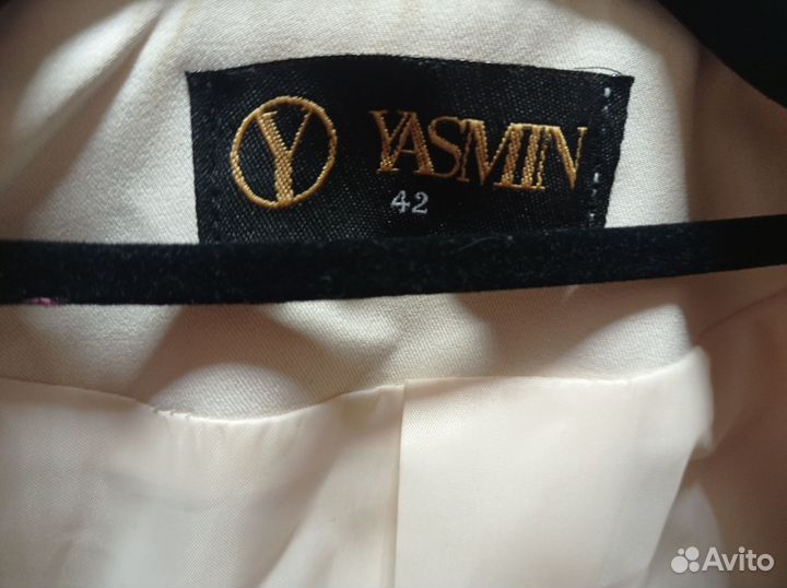 Продаю костюм женский