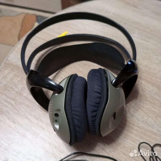Беспроводные наушники philips. Не Bluetooth