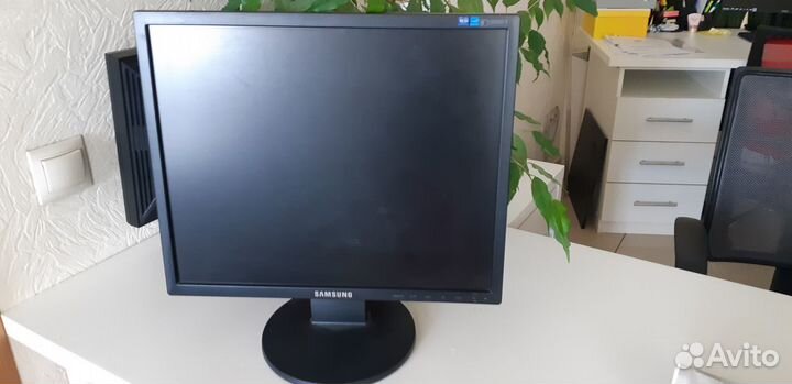 Монитор Samsung syncmaster 943N