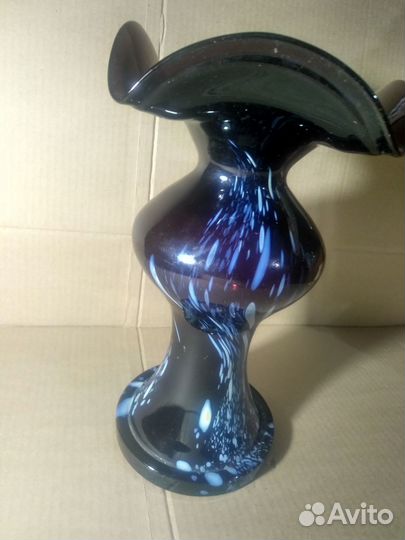 Ваза Красный май