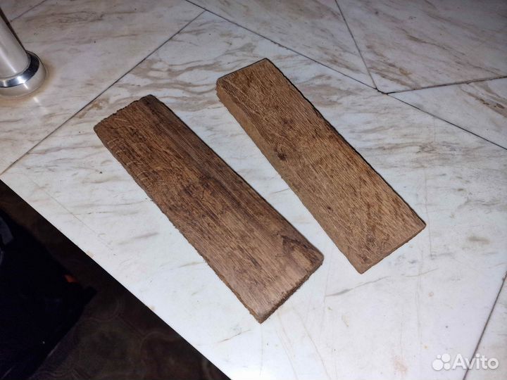 Брусок красного дерева