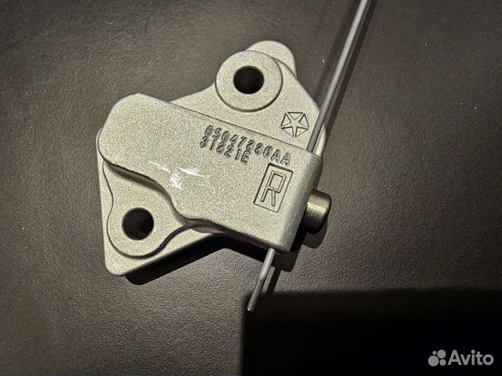 Гидронатяжитель цепи грм правый 05047886