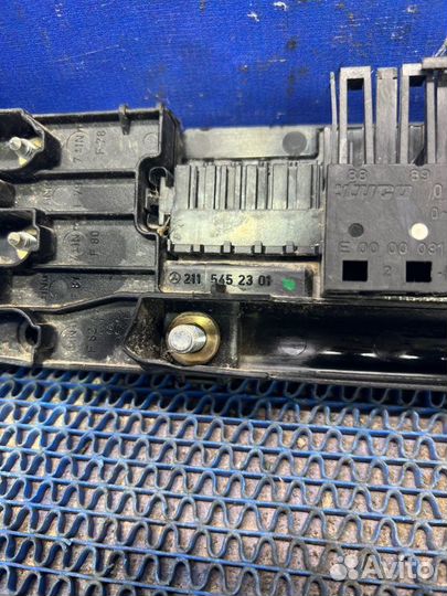 Блок предохранителей салона Mercedes-Benz W211