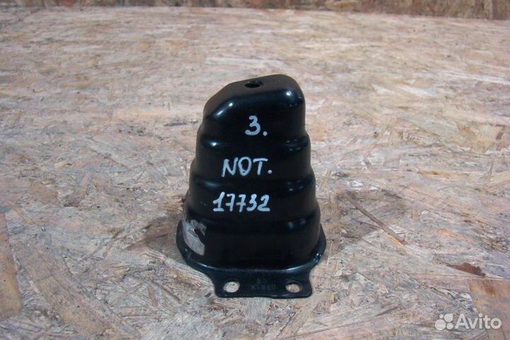 Nissan Note E11 Кронштейн заднего бампера