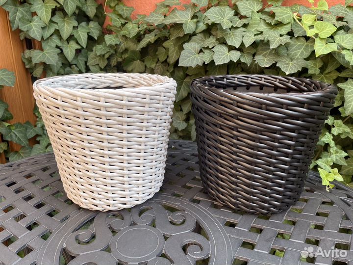 Кашпо для цветов из ротанга