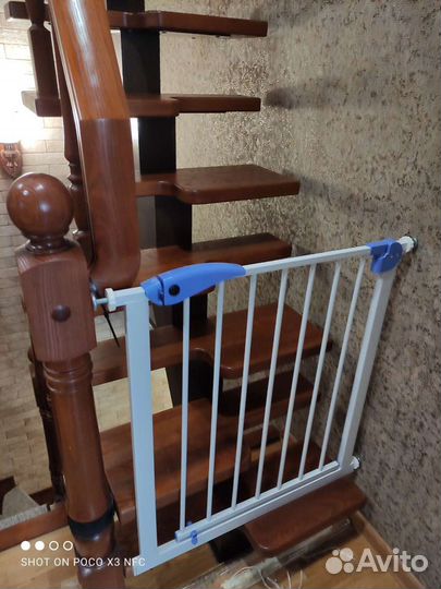 Ворота безопасности на лестницу