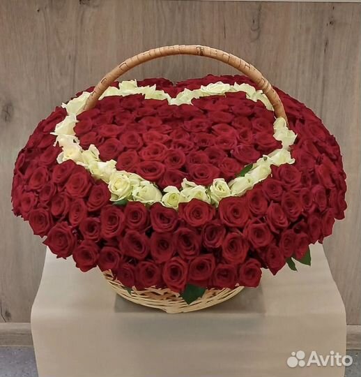 Большая корзина роз