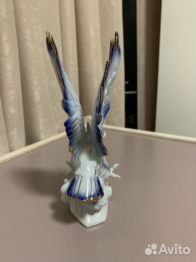 Фарфоровая статуэтка Орел