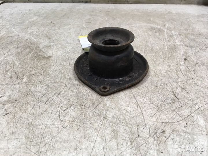 Опора заднего амортизатора Volkswagen Passat B3
