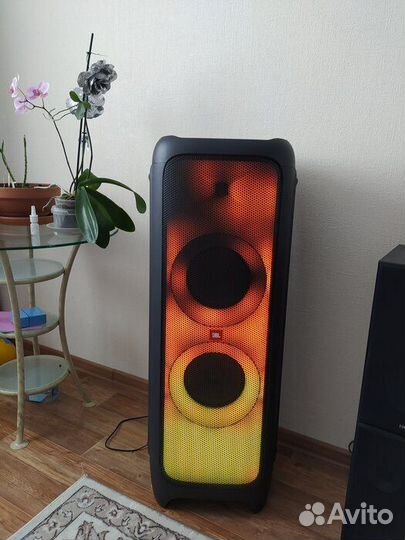 Продам колонку JBL 1000