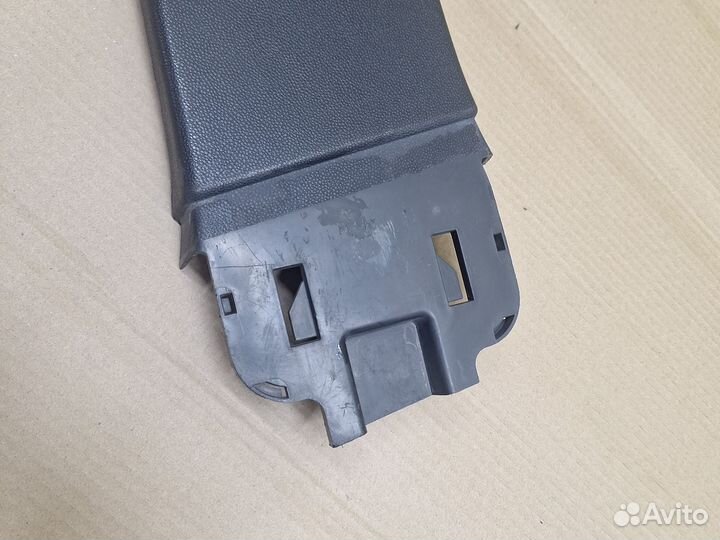 Обшивка правая средней стойки Opel Astra H