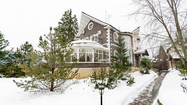 Дом 337 м² на участке 15 сот.