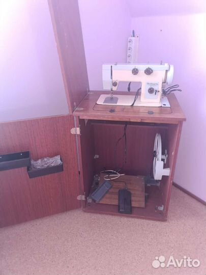 Швейная машинка чайка 143