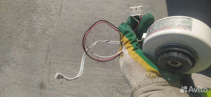 Моторчик вентилятора внутреннего блока
