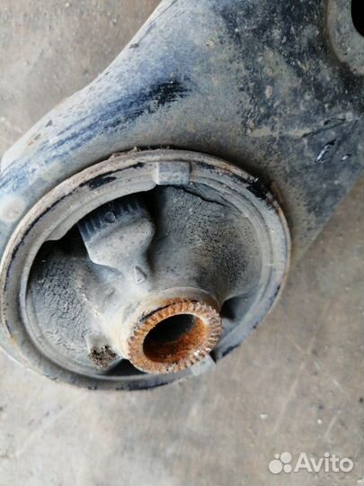 Рычаг передний левый Toyota Noah AZR60 1AZ