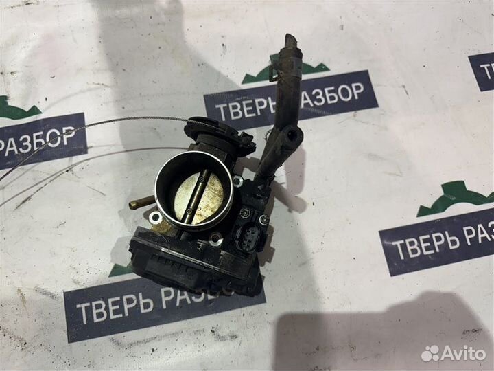 Дроссельная заслонка Volkswagen Golf 4 1
