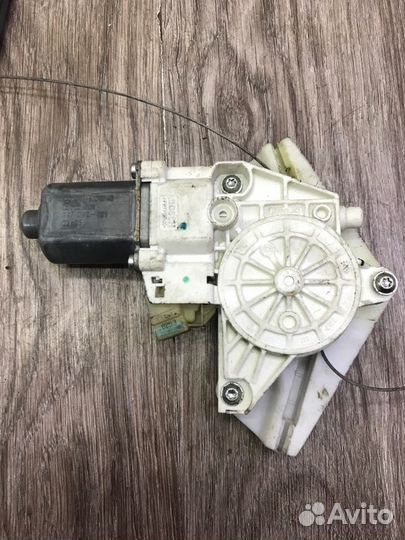 Мотор стеклоподъемника передний левый Mercedes