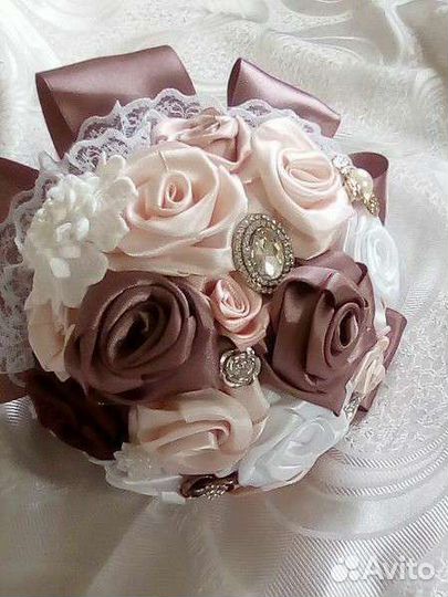 Букетик из атласных ленточек