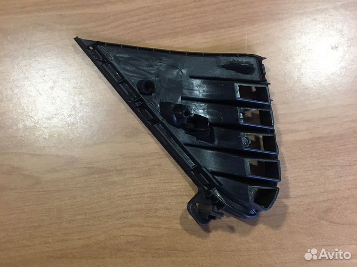 Решетка в бампер правая Kia Optima 86598D4500 JF