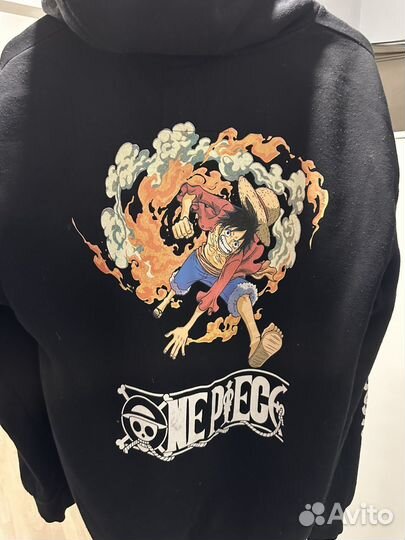 Худи Pull&Bear One Piece