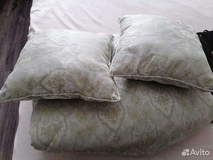 Покрывало с подушками Togas