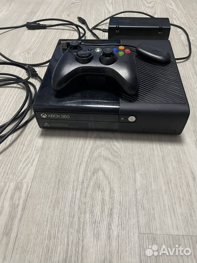 Xbox 360 e,250 gb+17 игр