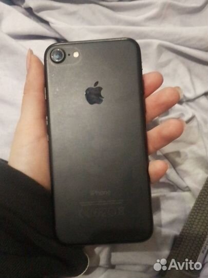Телефон iPhone 7