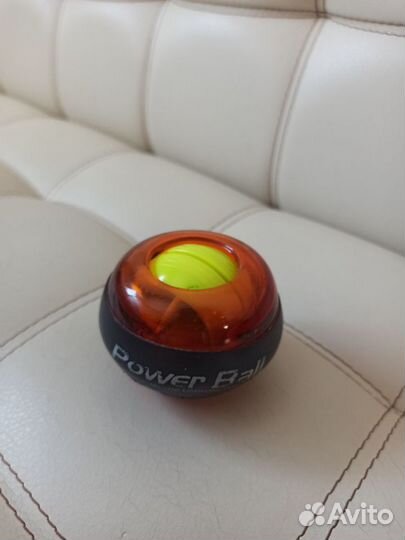 Эспандер кистевой гироскопический powerboll