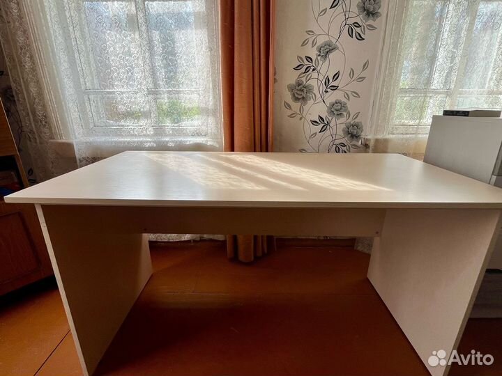 Письменный стол