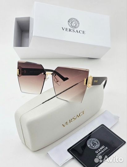 Солнцезащитные очки Versace