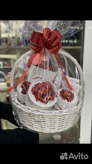 Корзина со сладостями
