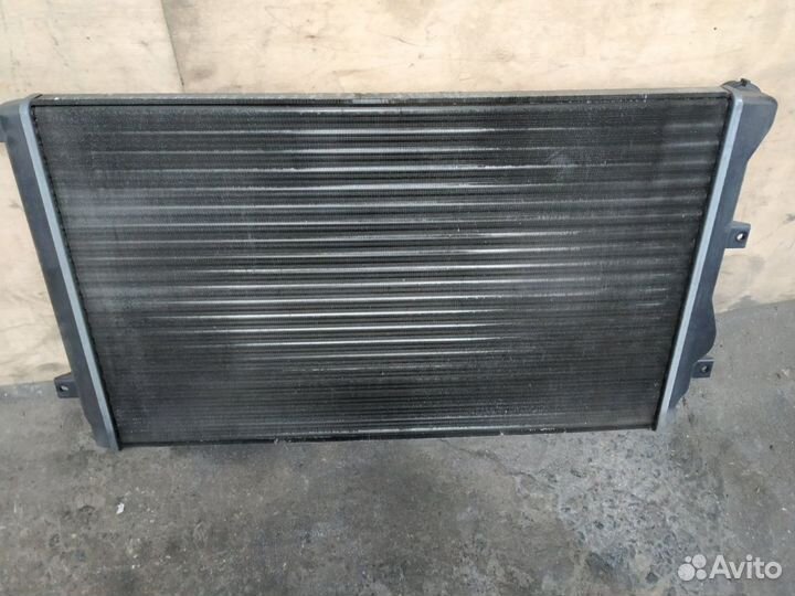 Радиатор основной Volkswagen Golf 6