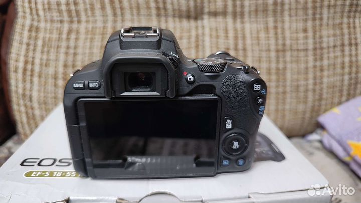 Canon EOS 200D