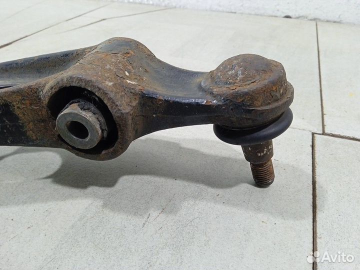 Рычаг передний правый нижний