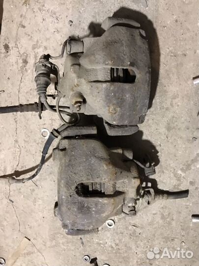 Ауди 100 45 кузов, суппорта передние