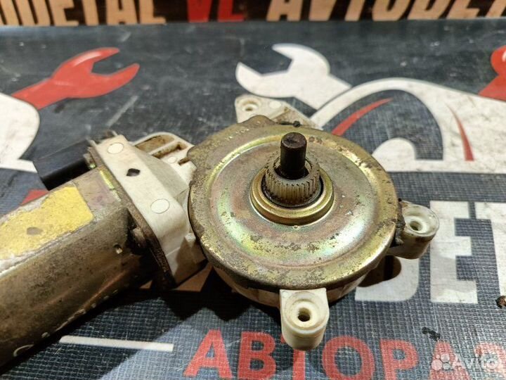 Моторчик стеклоподъемника передний правый Ford