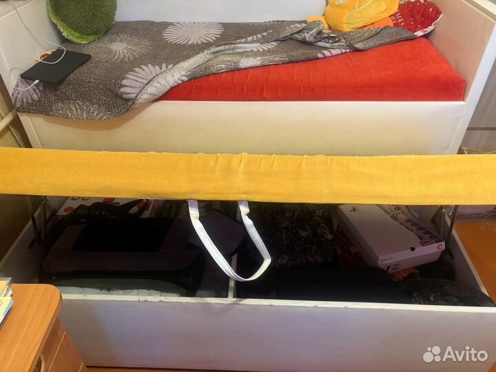 Кровать детская, двухуровневая