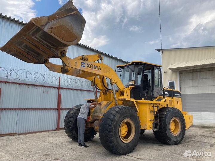 Фронтальный погрузчик