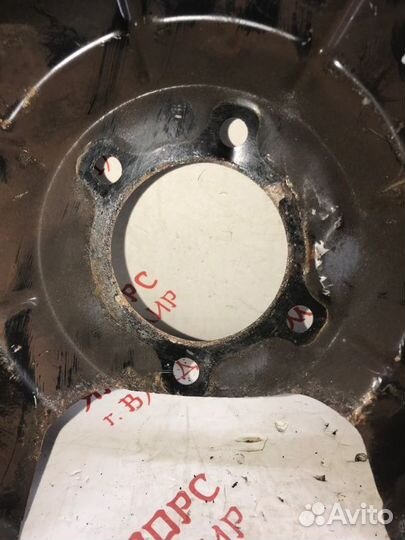 Пыльник тормозного диска передний правый Volvo V70