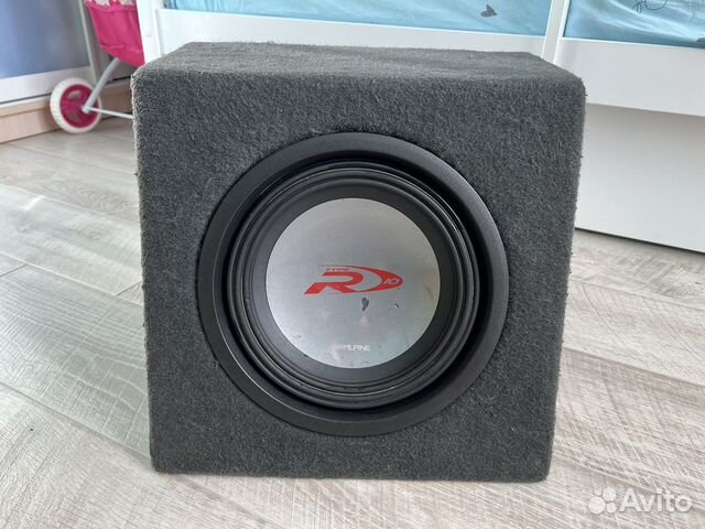 Закрытый сабвуфер Alpine