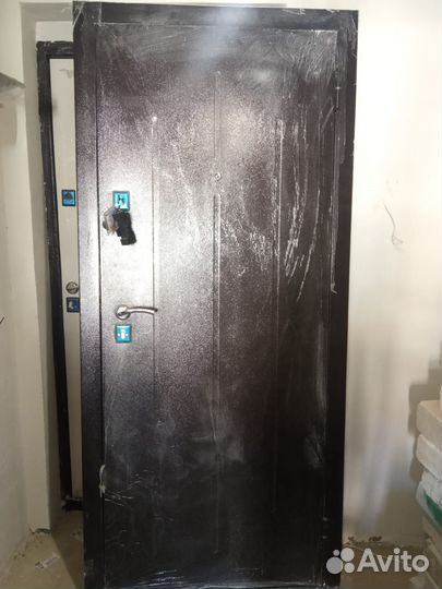 Дверь входная металлическая бу от застройщика
