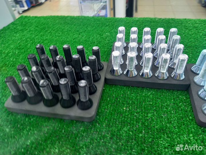 Комплект колесных болтов для BMW 5 серии