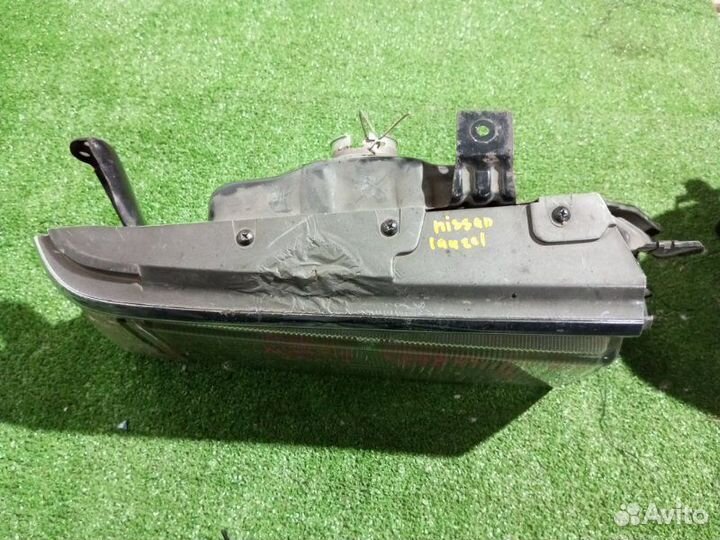 Фара галогеновая правая Nissan Laurel Spirit FB12