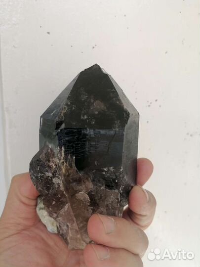 Кристалл дымчатого кварца