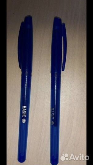 Шариковые ручки синие и чёрные