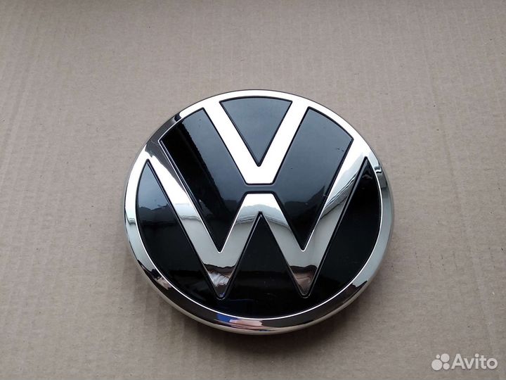 Эмблема передней решетки Фольксваген Поло 6, 2020+