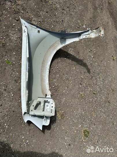 Крыло переднее правое renault duster