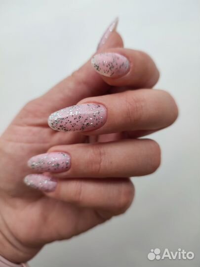 Модель на маникюр и педикюр