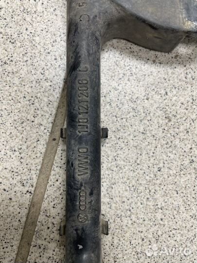 Кронштейн вентилятора Volkswagen Golf 4 1J0121206C